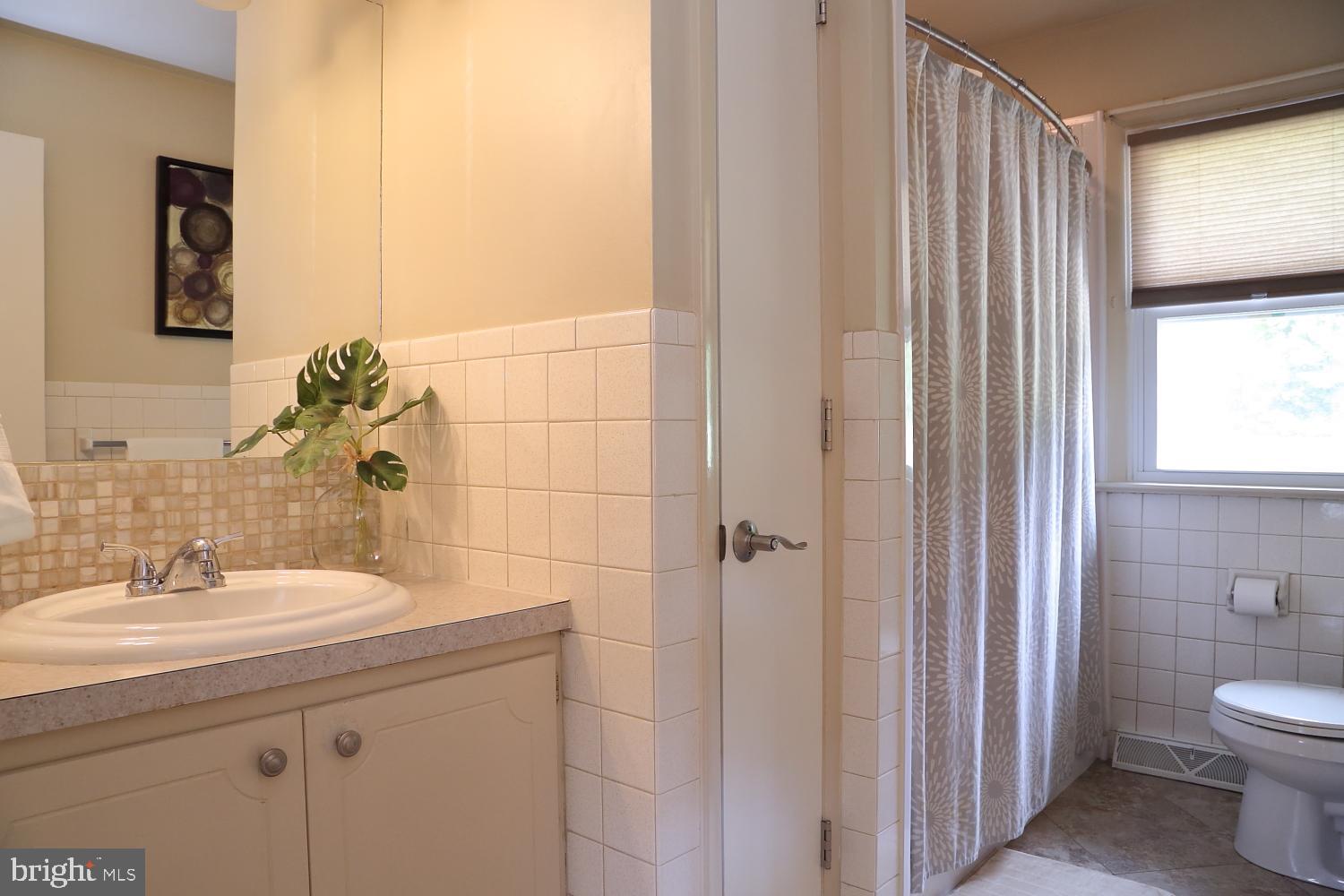 1627 Peony Road Lancaster, PA 17602 - Photo 14 of 36 Gallery Image 14