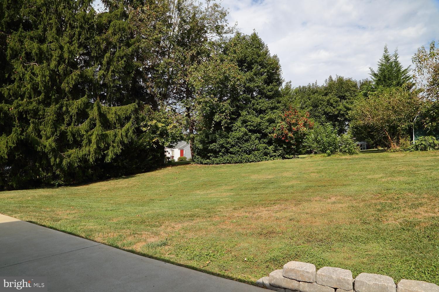 1627 Peony Road Lancaster, PA 17602 - Photo 36 of 36 Gallery Image 36