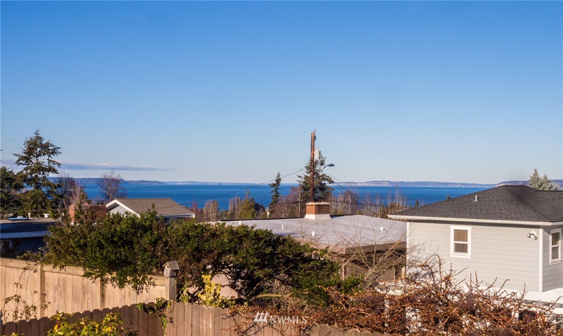 1019 Sprague Street Edmonds, WA 98020 - Photo 2 of 25 Gallery Image 2