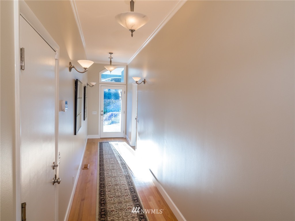 1019 Sprague Street Edmonds, WA 98020 - Photo 3 of 25 Gallery Image 3