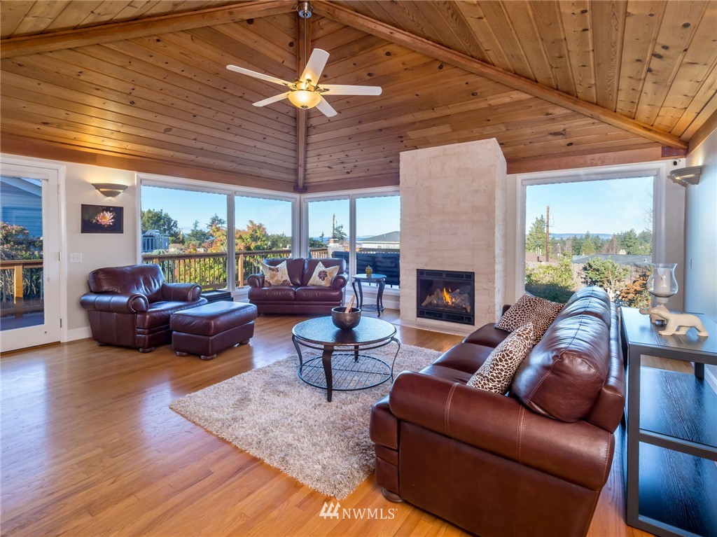 1019 Sprague Street Edmonds, WA 98020 - Photo 4 of 25 Gallery Image 4