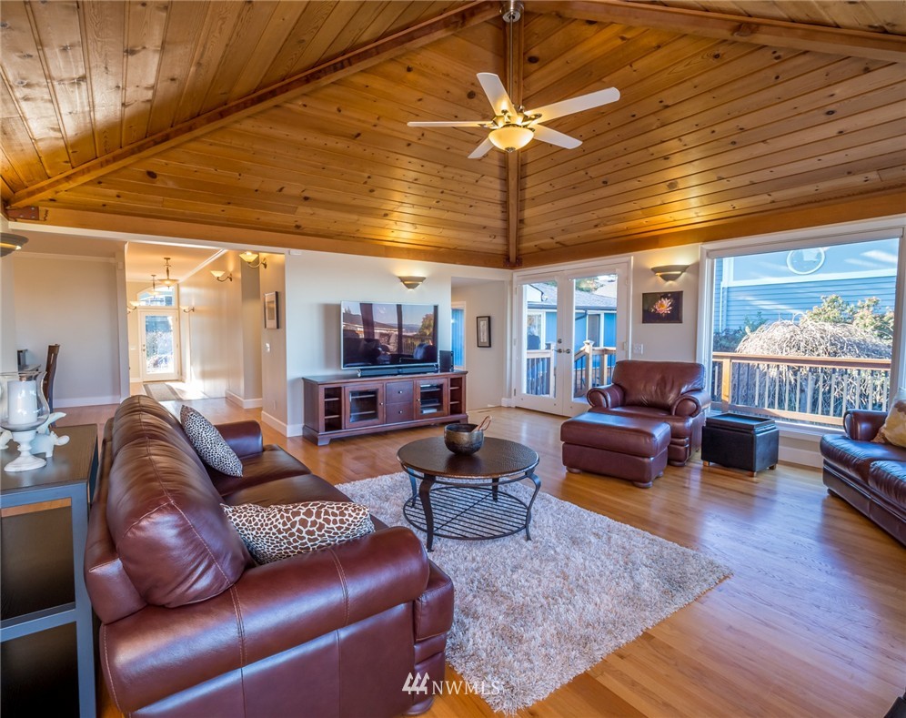 1019 Sprague Street Edmonds, WA 98020 - Photo 6 of 25 Gallery Image 6