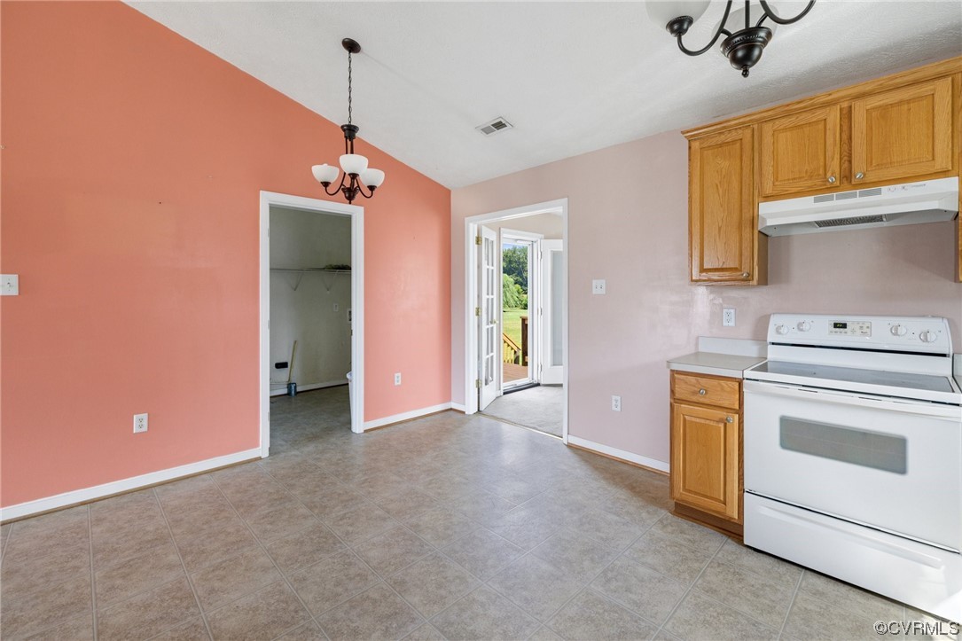 122 Pollard Place Aylett, VA 23009 - Photo 11 of 24 a kitchen that has a stove and a microwave oven