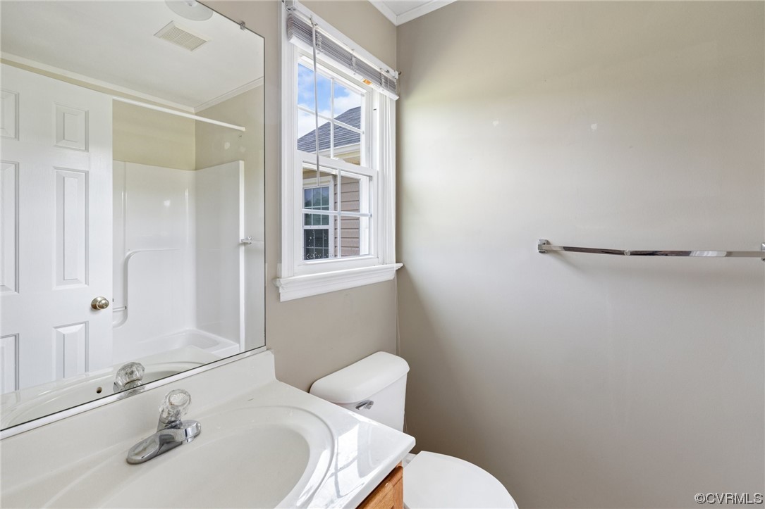 122 Pollard Place Aylett, VA 23009 - Photo 19 of 24 a bathroom with a sink and a toilet