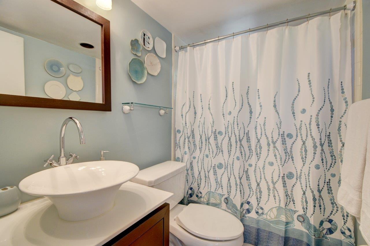 611 Northwest 16th Avenue Boca Raton, FL 33486 - Photo 29 of 45 Guest bath with shower and tub combo