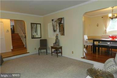 1101 Kathryn Road Silver Spring, MD 20904 - Photo 5 of 29 Living Room