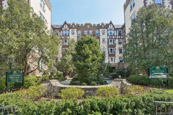 $199,000 | 1468 Midland Avenue, Unit 2C, Bronxville, NY 10708