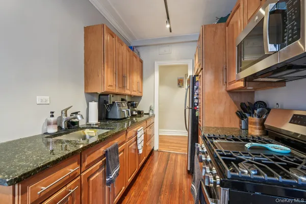 $199,000 | 1468 Midland Avenue, Unit 2C, Bronxville, NY 10708