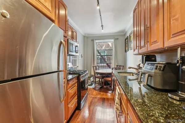 $199,000 | 1468 Midland Avenue, Unit 2C, Bronxville, NY 10708