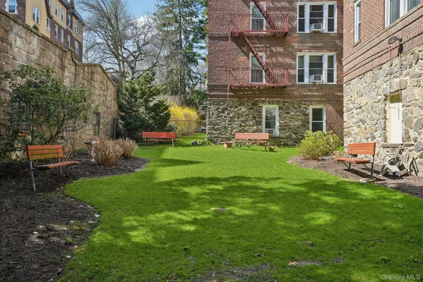 $199,000 | 1468 Midland Avenue, Unit 2C, Bronxville, NY 10708