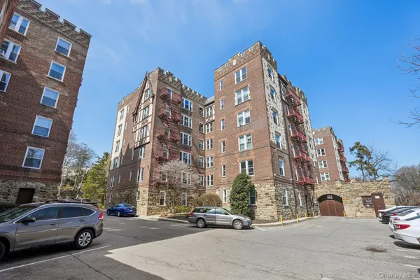 $199,000 | 1468 Midland Avenue, Unit 2C, Bronxville, NY 10708