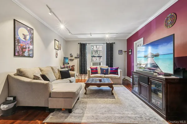 $199,000 | 1468 Midland Avenue, Unit 2C, Bronxville, NY 10708