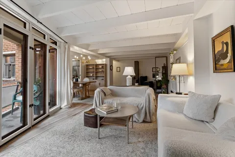 $209,900 | 1860 Sherman Avenue, Unit 5NW, Evanston, IL 60201