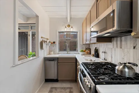 $209,900 | 1860 Sherman Avenue, Unit 5NW, Evanston, IL 60201