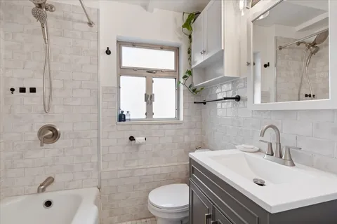 $209,900 | 1860 Sherman Avenue, Unit 5NW, Evanston, IL 60201