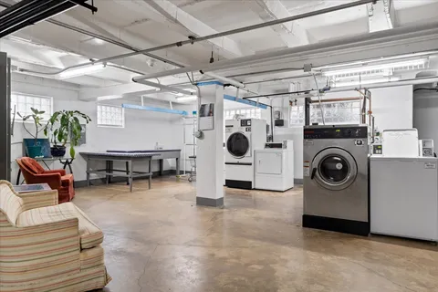 $209,900 | 1860 Sherman Avenue, Unit 5NW, Evanston, IL 60201