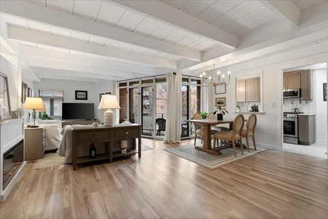 $209,900 | 1860 Sherman Avenue, Unit 5NW, Evanston, IL 60201