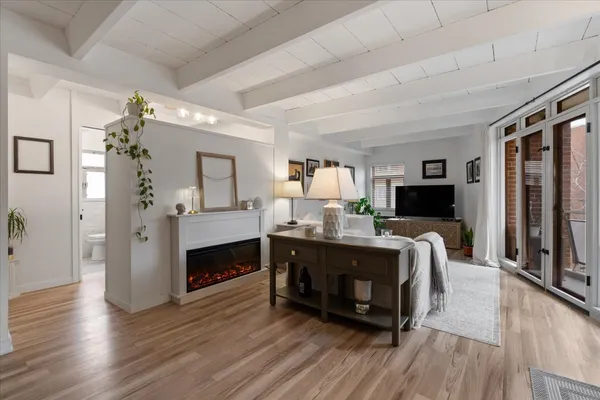 $209,900 | 1860 Sherman Avenue, Unit 5NW, Evanston, IL 60201