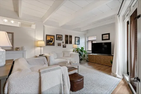 $209,900 | 1860 Sherman Avenue, Unit 5NW, Evanston, IL 60201