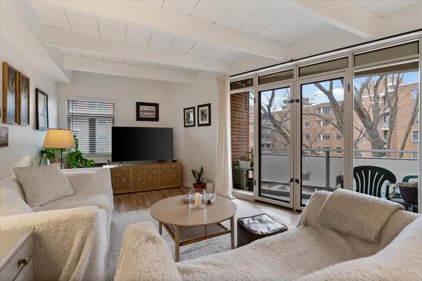 $209,900 | 1860 Sherman Avenue, Unit 5NW, Evanston, IL 60201