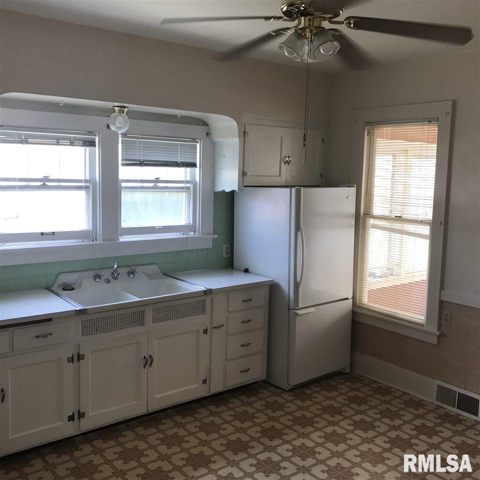 1438 11th Street Moline, IL 61265 - Photo 5 of 14