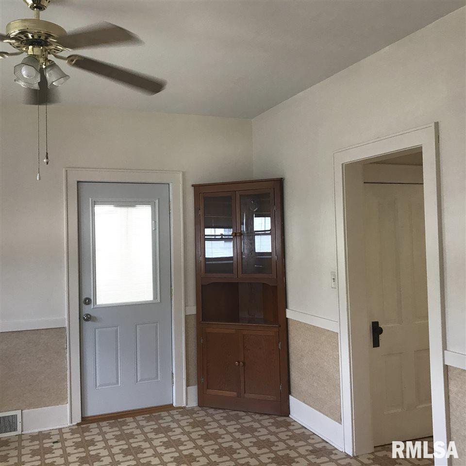 1438 11th Street Moline, IL 61265 - Photo 6 of 14
