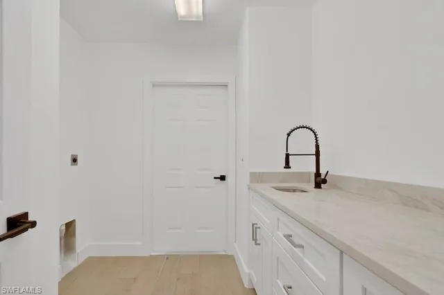 $799,000 | 440 33rd Avenue Northeast, Naples, FL 34120