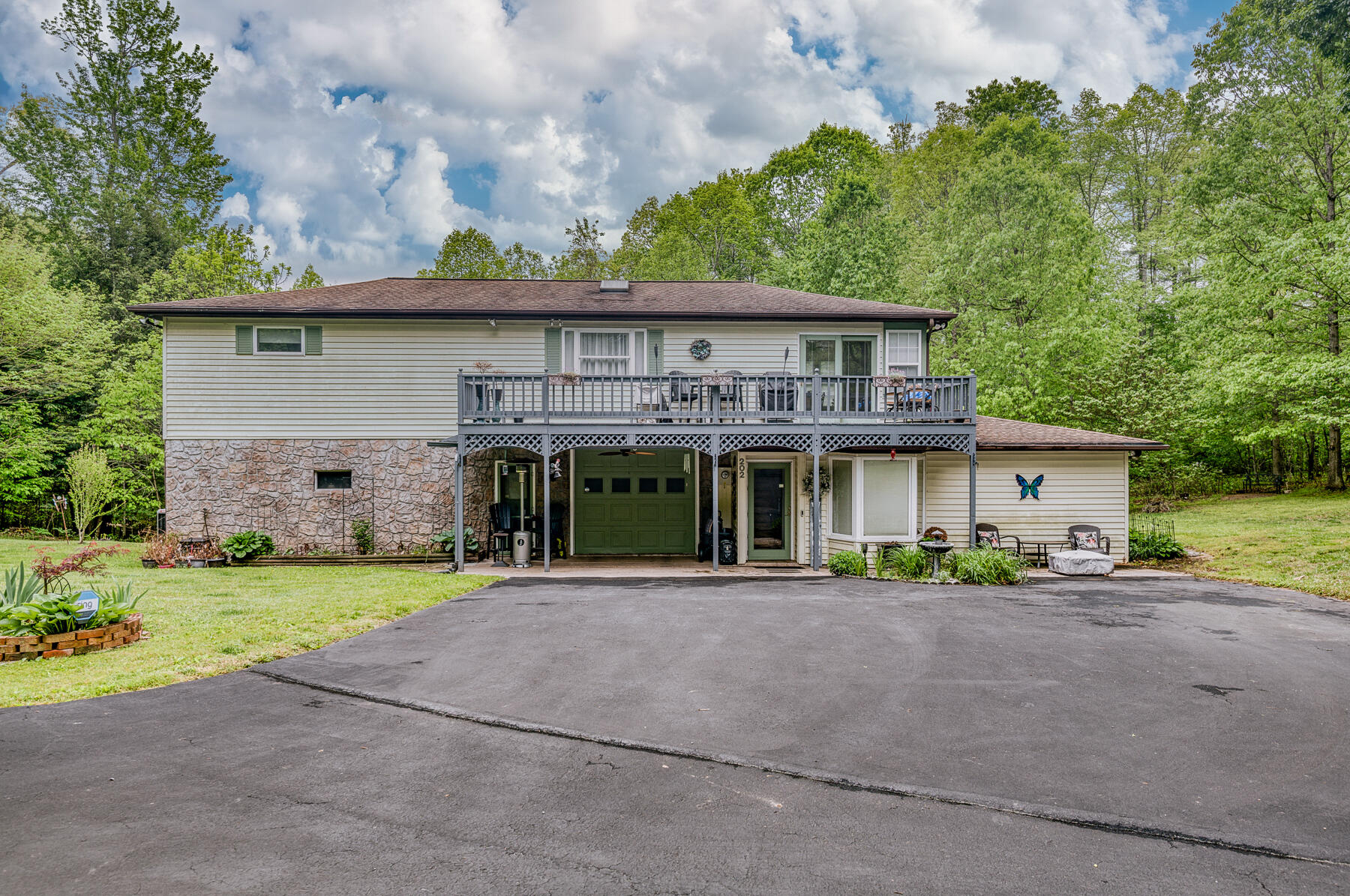 202 Arrowhead Rd 1