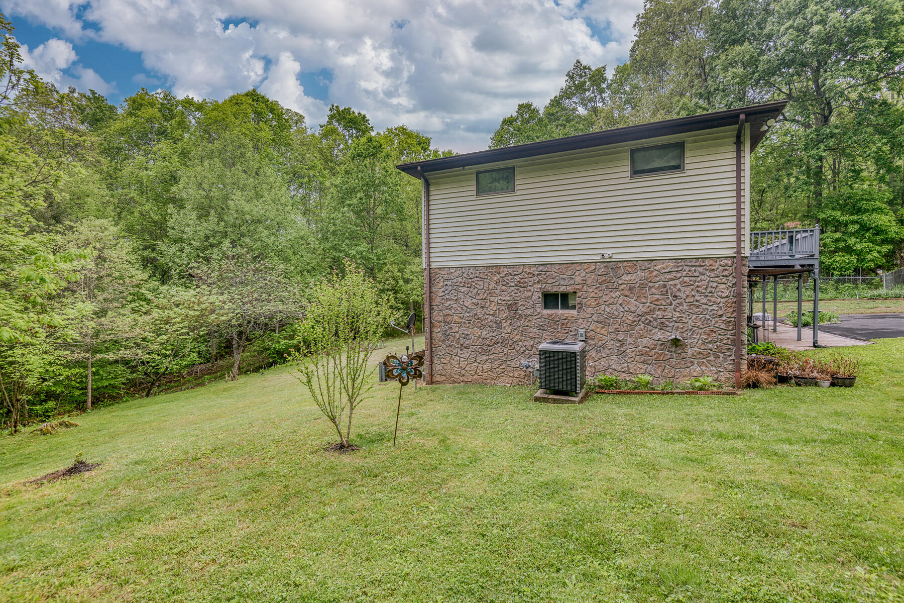 202 Arrowhead Rd 6
