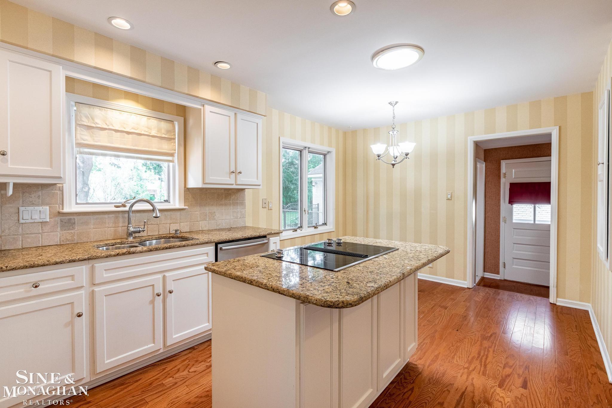 945 North Renaud Road Grosse Pointe Woods, MI 48236 - Photo 6 of 28