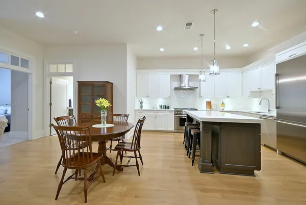 $725,000 | 105 South Cottage Hill Avenue, Unit 206, Elmhurst, IL 60126