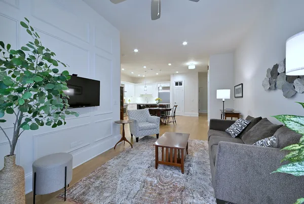 $725,000 | 105 South Cottage Hill Avenue, Unit 206, Elmhurst, IL 60126