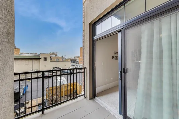 $725,000 | 105 South Cottage Hill Avenue, Unit 206, Elmhurst, IL 60126