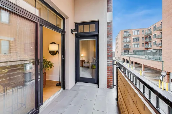 $725,000 | 105 South Cottage Hill Avenue, Unit 206, Elmhurst, IL 60126