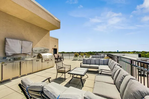 $725,000 | 105 South Cottage Hill Avenue, Unit 206, Elmhurst, IL 60126