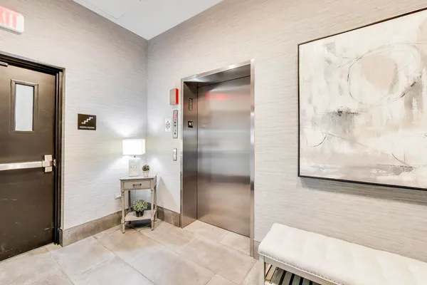 $725,000 | 105 South Cottage Hill Avenue, Unit 206, Elmhurst, IL 60126