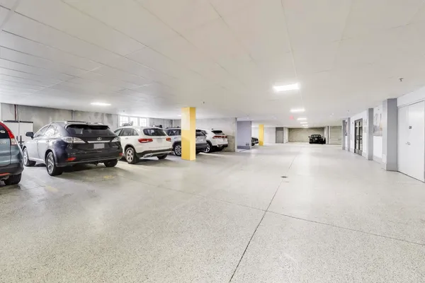 $725,000 | 105 South Cottage Hill Avenue, Unit 206, Elmhurst, IL 60126