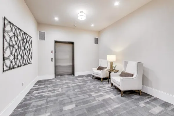 $725,000 | 105 South Cottage Hill Avenue, Unit 206, Elmhurst, IL 60126
