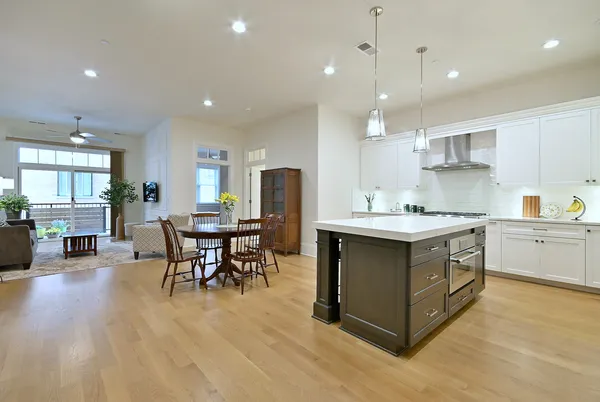 $725,000 | 105 South Cottage Hill Avenue, Unit 206, Elmhurst, IL 60126