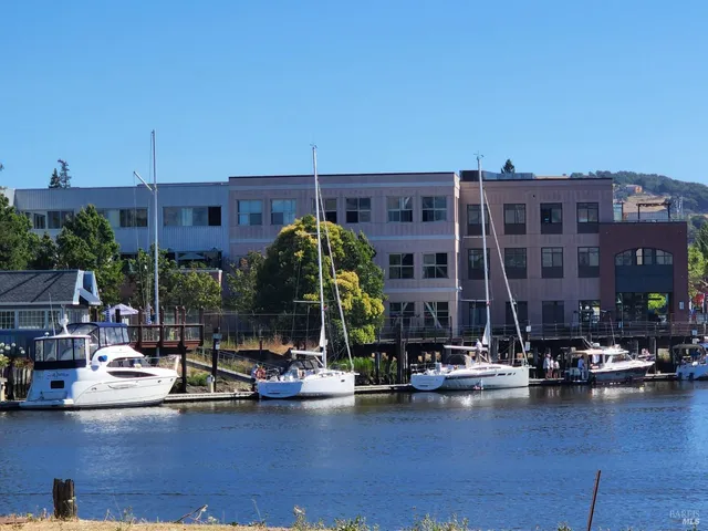 $985,000 | 266 Cambridge Lane, Petaluma, CA 94952