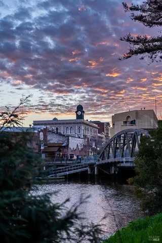 $985,000 | 266 Cambridge Lane, Petaluma, CA 94952