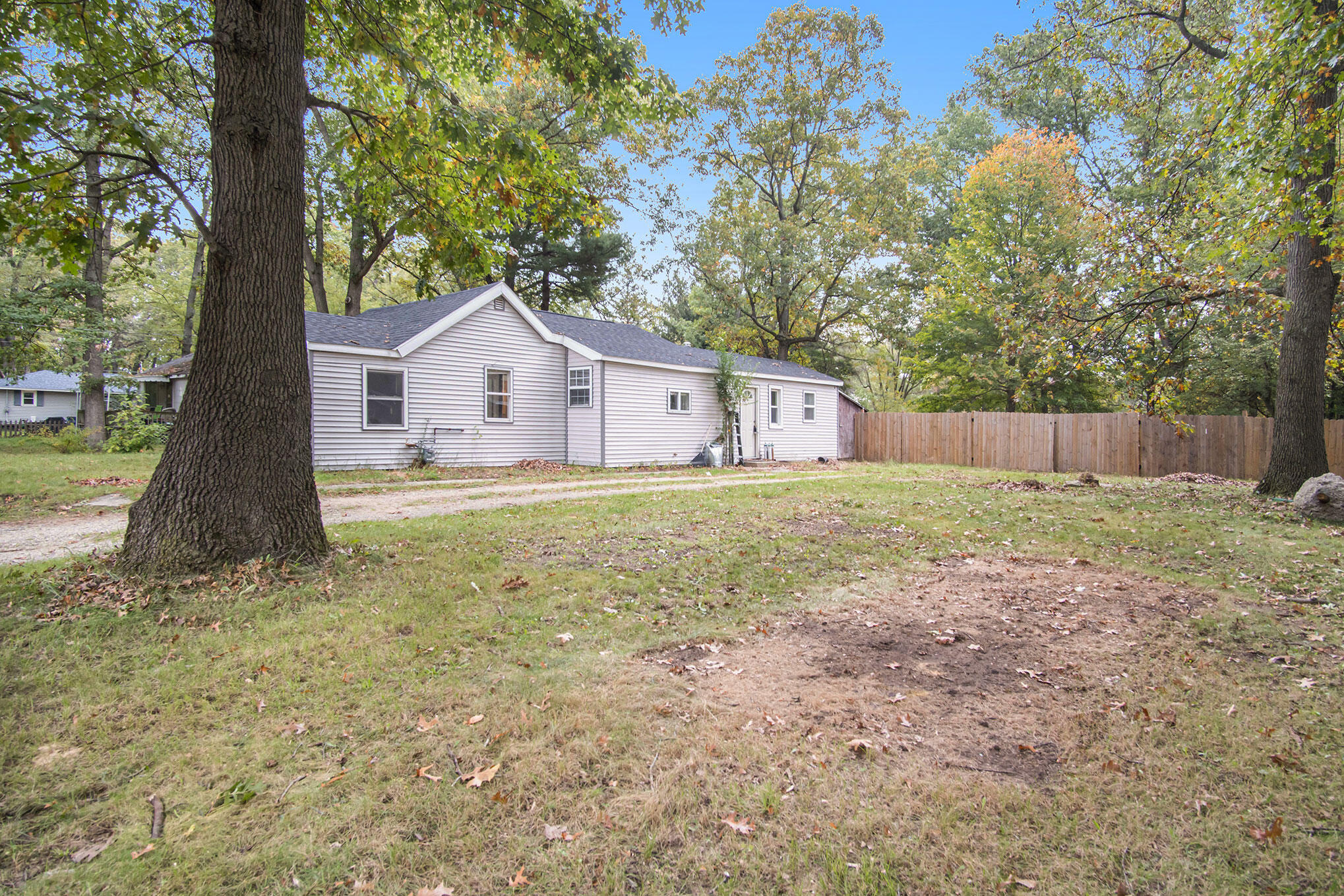 2836 Debaker Road Muskegon, MI 49444 - Photo 2 of 24 DSC09634