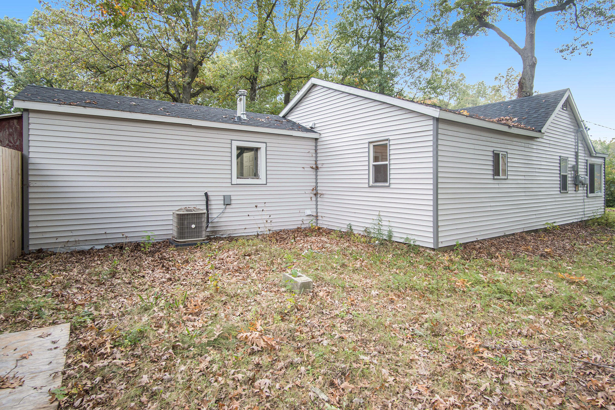 2836 Debaker Road Muskegon, MI 49444 - Photo 3 of 24 DSC09641