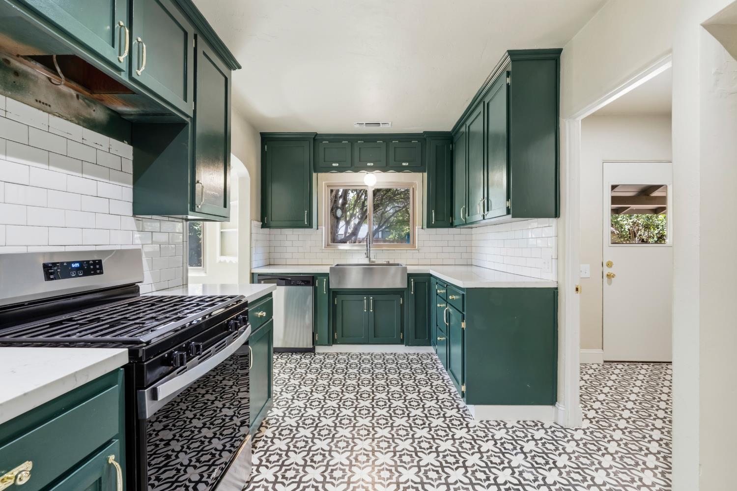 1015 College Avenue Modesto, CA 95350 - Photo 10 of 56