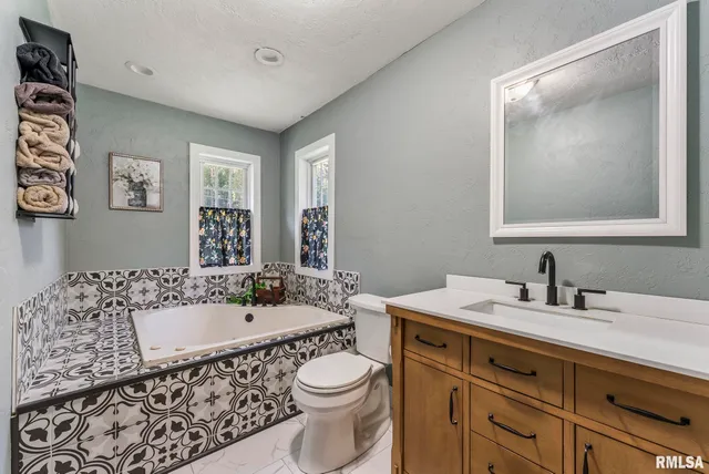 $325,000 | 8804 217th Street North, Port Byron, IL 61275