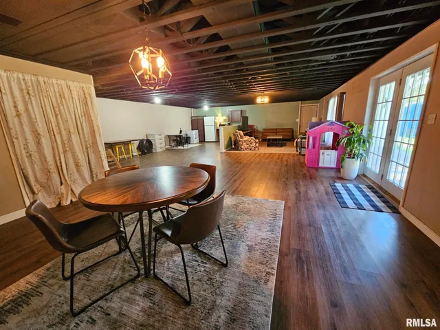 $325,000 | 8804 217th Street North, Port Byron, IL 61275