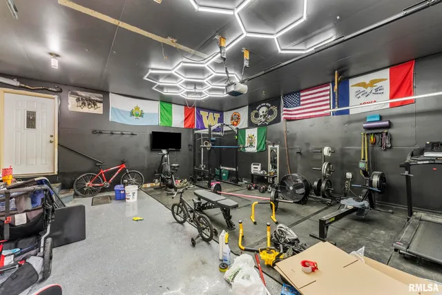 $325,000 | 8804 217th Street North, Port Byron, IL 61275