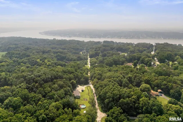 $325,000 | 8804 217th Street North, Port Byron, IL 61275