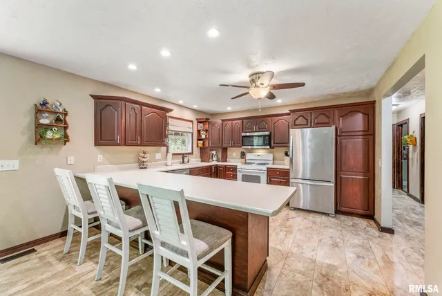 $325,000 | 8804 217th Street North, Port Byron, IL 61275