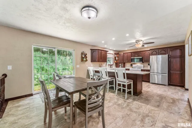 $325,000 | 8804 217th Street North, Port Byron, IL 61275